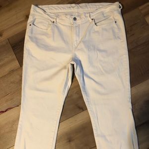 Old Navy White Raw  Edge Capris Size 16